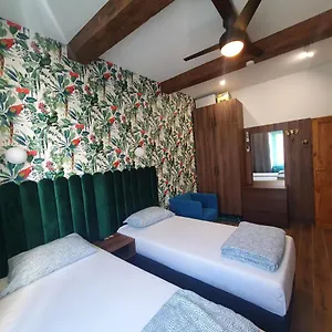Homestay Luxurio With Baths, Livorno